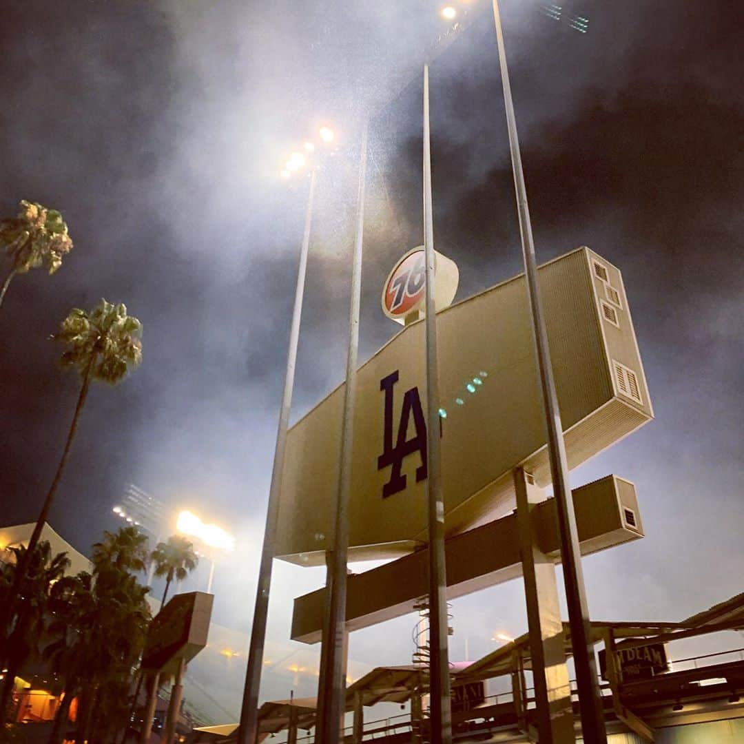 ペトラ・フラナリーのインスタグラム：「Just came across this photo from a game last year. @dodgers 💙 #ilovela」