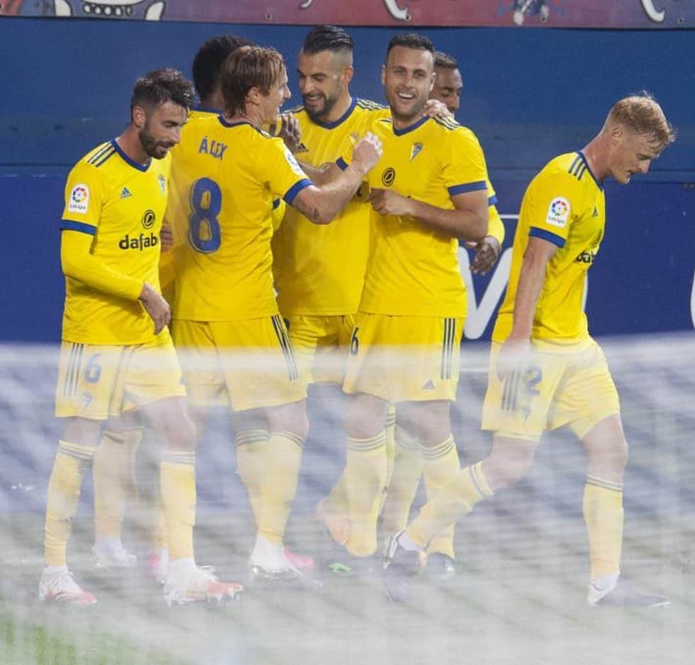 のインスタグラム：「Grandísimo equipo! Viva nuestro Cádiz 💛💙 Disfrutar Cadistas!!!  #mehandichoqueelamarillo #AF8」