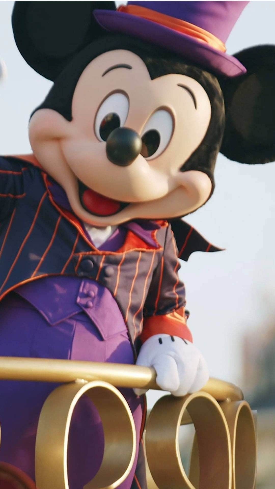 Walt Disney Worldのインスタグラム：「It’s our Halloween-themed game night this time around. Summon your household together for phantom games and tricky trivia. #DisneyMagicMoments 🎃」
