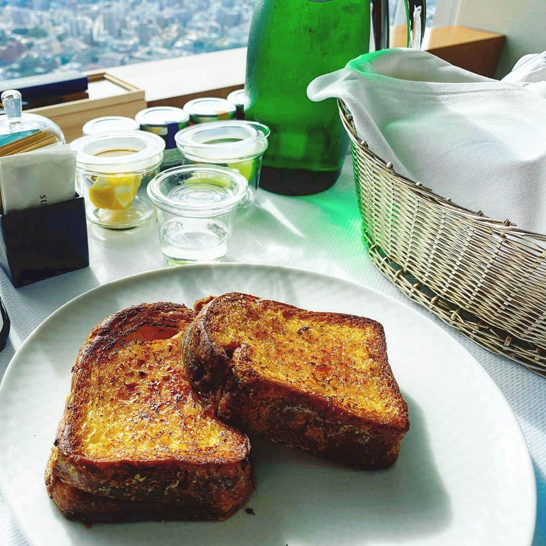 若尾綾香さんのインスタグラム写真 - (若尾綾香Instagram)「☆ early morning☕️ 朝のパン好き❤︎  #morning#Frenchtoast 🍞」10月31日 8時08分 - ayaka_wakao
