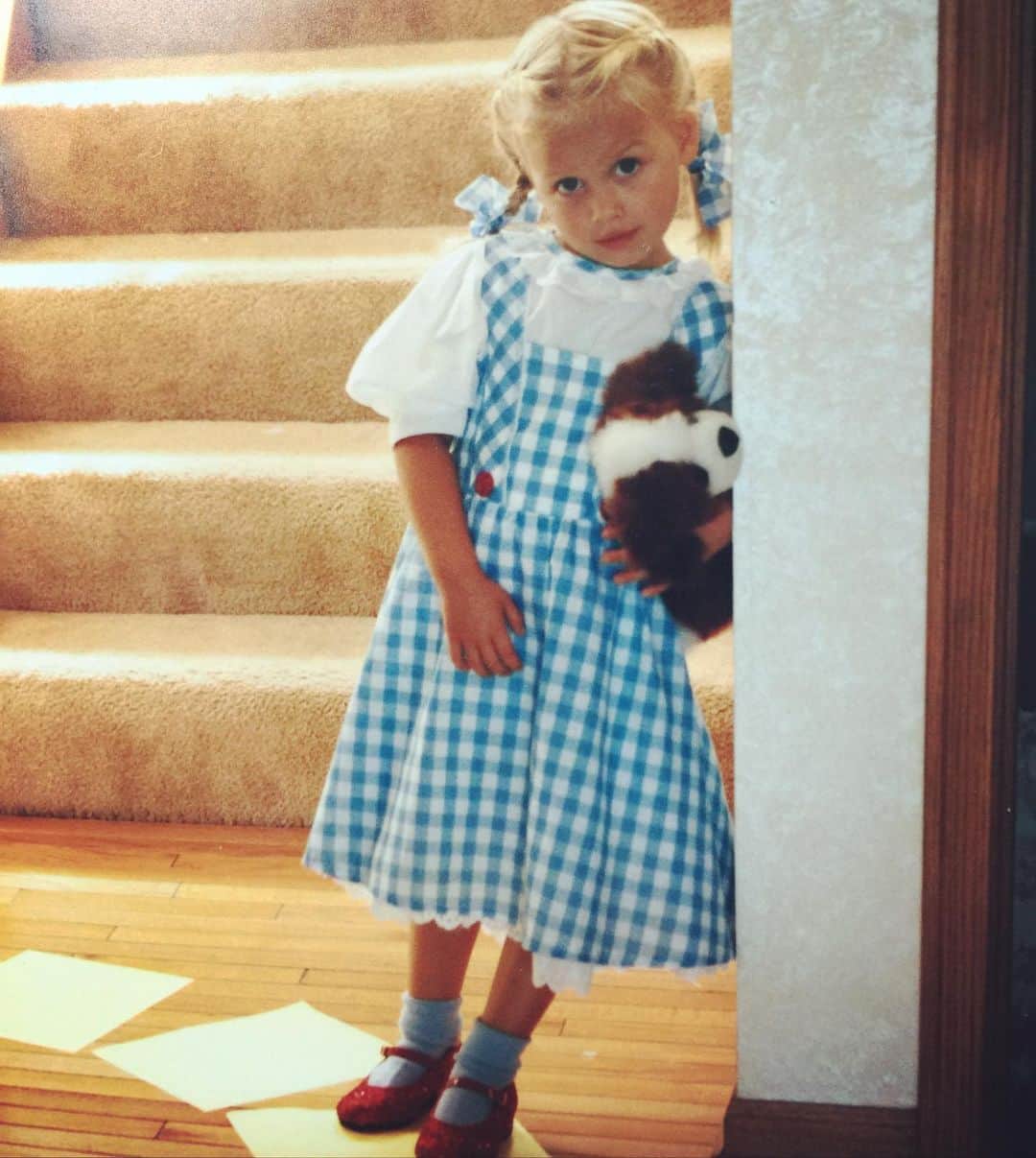 のインスタグラム：「oops I....just posted every halloween throwback ever on my stories 🎃 #sorrynotsorry」