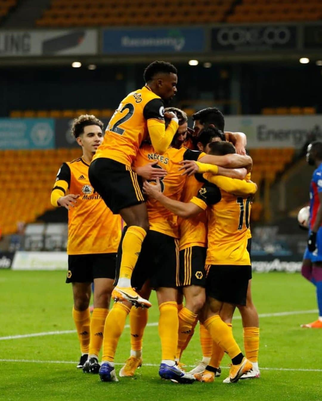 ネルソン・セメドさんのインスタグラム写真 - (ネルソン・セメドInstagram)「Amazing game at Molineux 🏟 Well done lads 🐺」10月31日 8時16分 - nelsonsemedo50