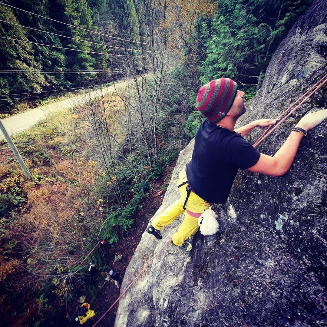 イグナシオ・セルキオさんのインスタグラム写真 - (イグナシオ・セルキオInstagram)「Monkey at heart  . . . . .  #rockclimbing  #vancouver」10月31日 8時13分 - nachoserricchio