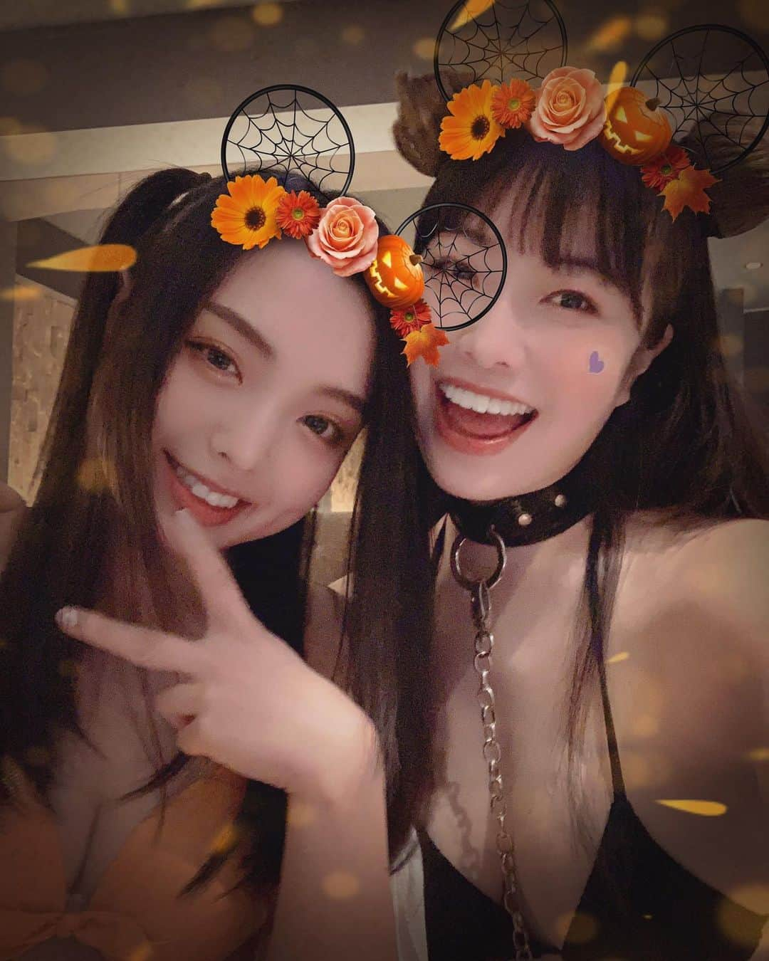 小田飛鳥さんのインスタグラム写真 - (小田飛鳥Instagram)「昨夜はハロウィン水着ナイト🎃🌟 今週も滝沢いおりちゃんが遊びに来てくれて、ゆかりちゃんも居て、テンション最高潮でカラオケでずっと踊ってたよ💃 季節のイベントに、家族の様に大切なスタッフとお客様とご一緒出来てシアワセでした😌 #ハッピーハロウィン #happyhalloween #japanesegirls #asiangirls」10月31日 8時20分 - asuka_oda_0320