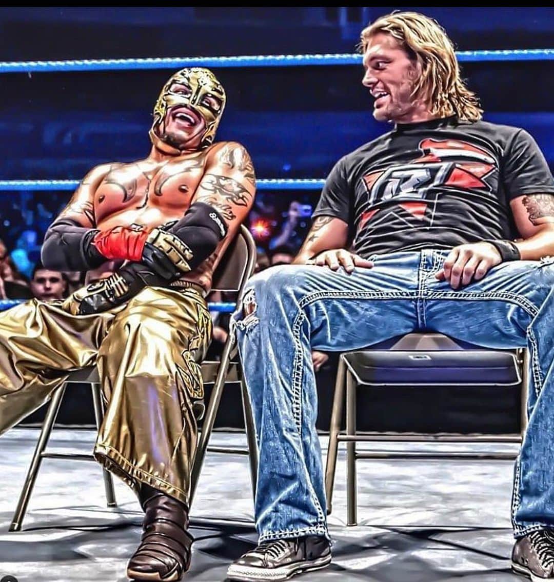 レイ・ミステリオ・ジュニアのインスタグラム：「Happy 47th B-Day @edgeratedr  Thought this pic right here would bring back some gr8  “He Walked Away” memories!  Love ya EdgeO🙏🏼💙🎂🍷」