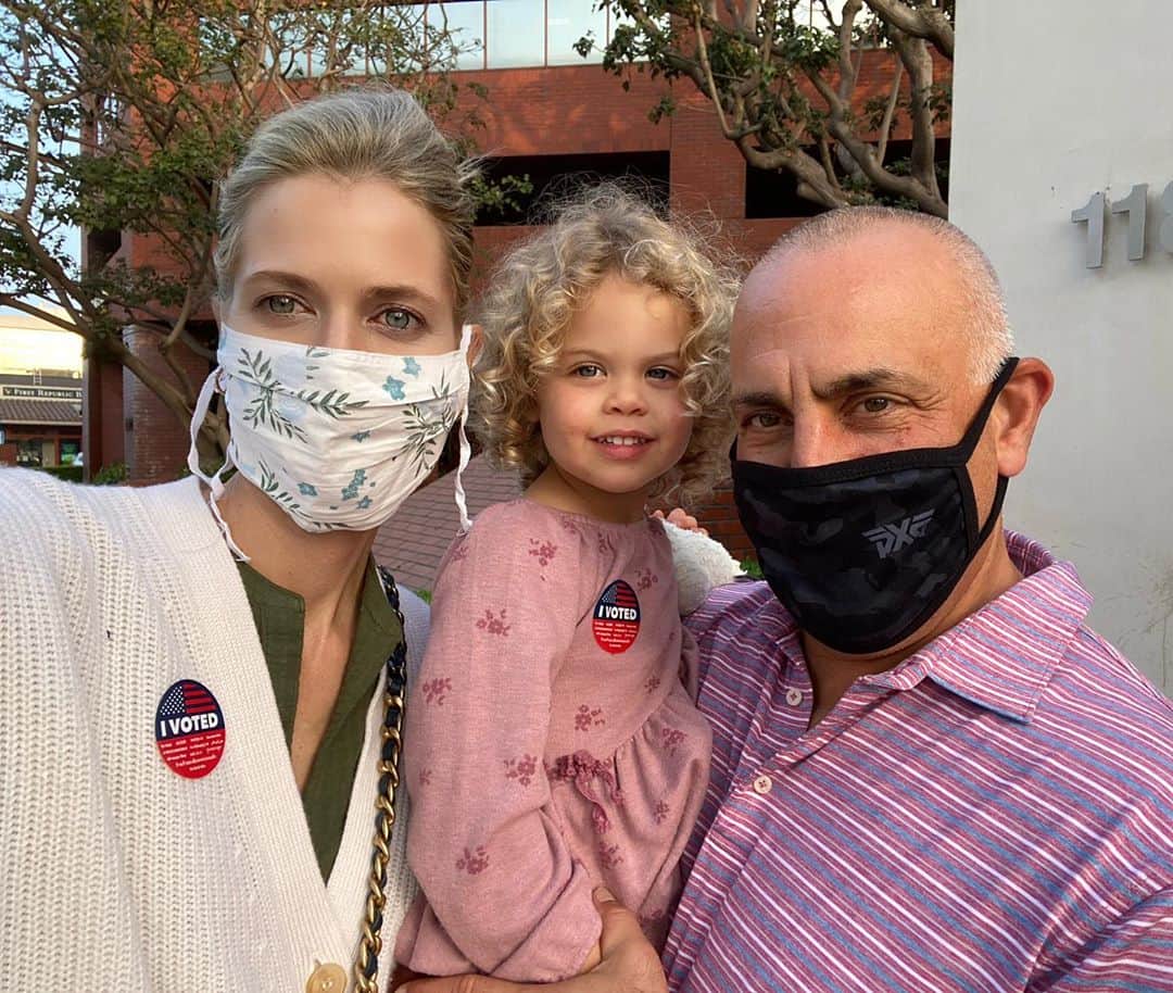 アンナ・ローソンのインスタグラム：「First Presidential Election ✔️」