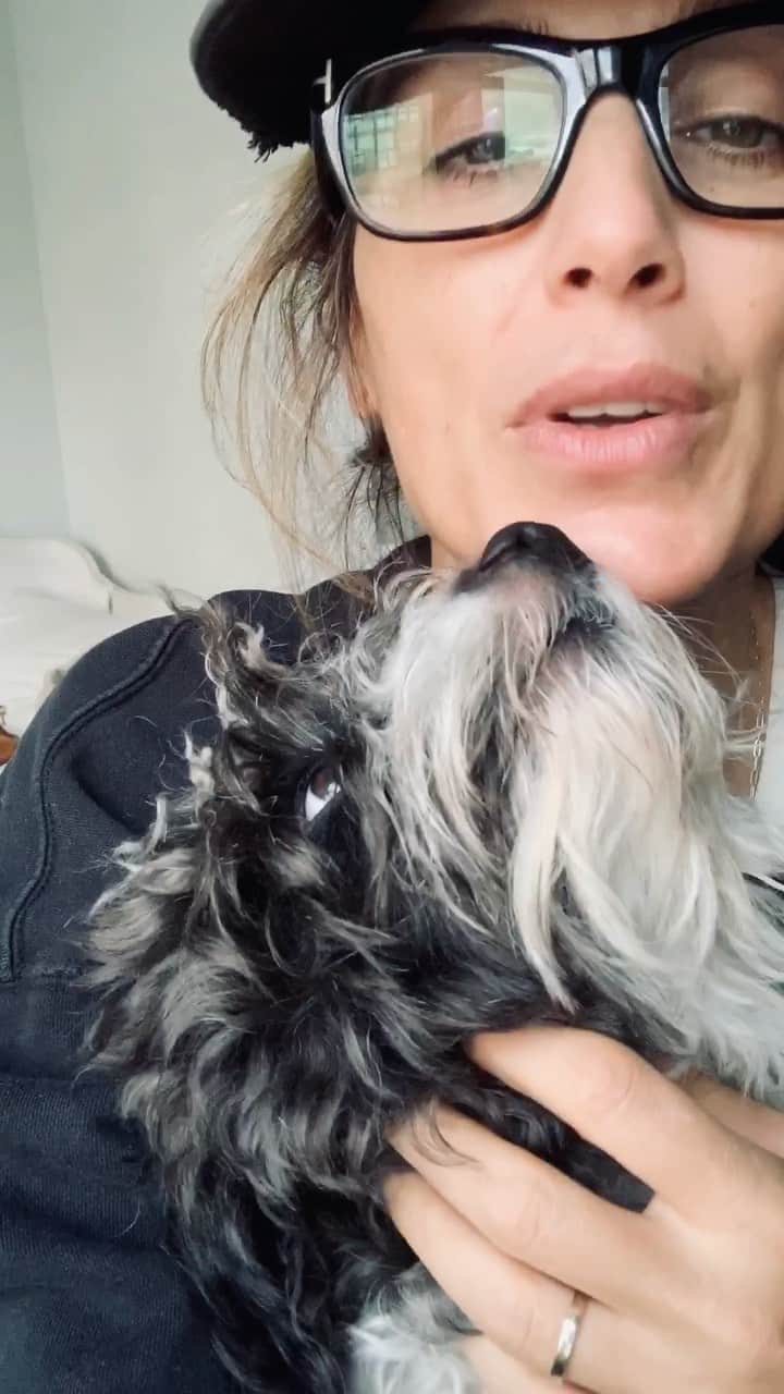 ジェニファー・エスポジートのインスタグラム：「Of your voice didn’t matter, they wouldn’t try to silence it.  YOU are more powerful then they want you to believe. Please DEMAND to be heard. #vote.  Goose sends love to all. Get some peace and joy somewhere this weekend. #everyvotecounts #YOUmatter」