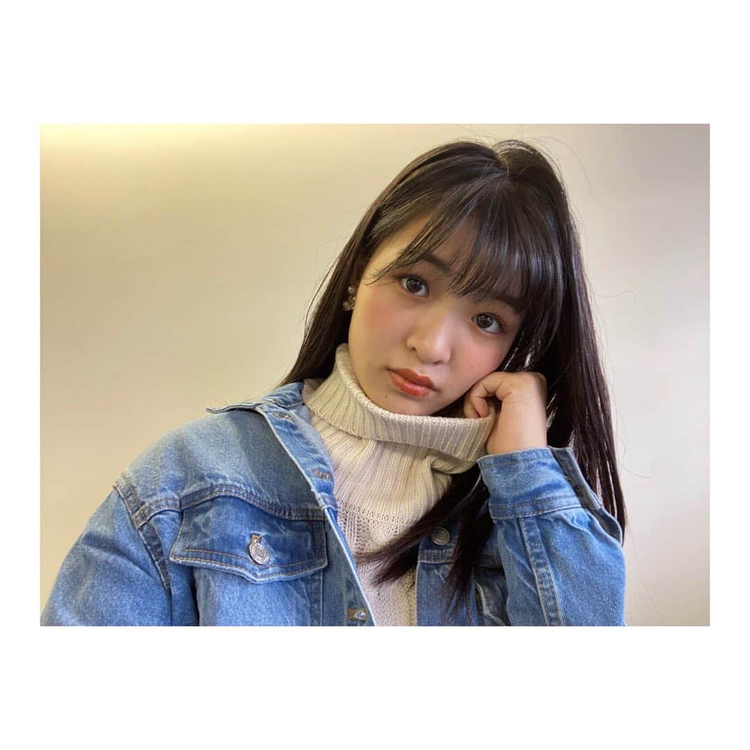 湊胡遥のインスタグラム：「・ ニコラ12月号が発売されました！ 可愛い可愛い天使が表紙です☺︎ かなみおめでとう！ 今月号もよろしくお願い致します☺️」