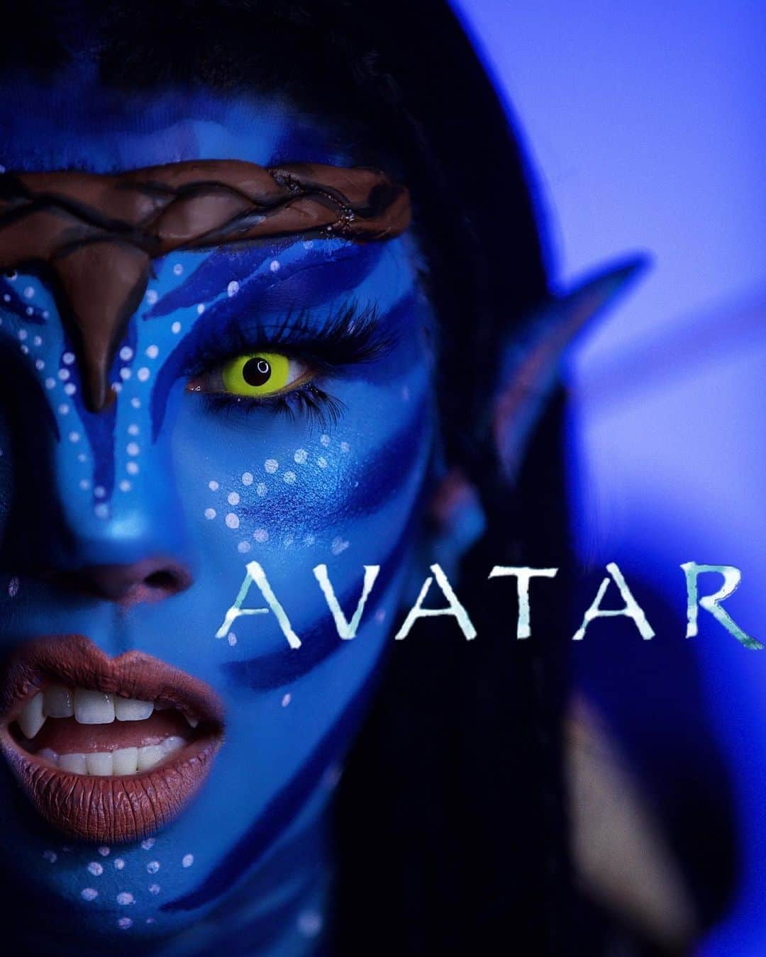 リアン Vのインスタグラム：「WELCOME TO PANDORA 🌌 Transformed into AVATAR & AVATAR 2 ✨THE WAY OF WATER 🌊 So excited for part 2 to come out 2021! 💫  Hair|MUA|Body Paint: @nicholerayartistry  Photos|Video : @shotbysham + @alanszargoza + @stunnagram_」