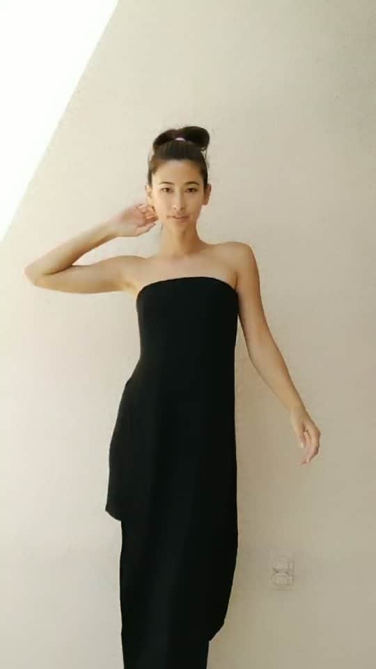 のインスタグラム：「ONLINE FLEA MARKET 🎉✨ ウェブフリーマーケット🎉✨  1. Alternative Apparel S Tee $20 ¥2,200 2. Helmut Lang Strapless Black Dress Size 2-4 $100 ¥11,000 3. J.Crew One Shoulder Top 00 $30 ¥3,300 4. Pretty Little Thing Pink Skirt Size EUR 40 $45 ¥4,950 (New With Tag) 5. J.Crew Denim Dress XXS $30 ¥3,300 6. H&M Blouse EUR 34 $20 ¥2,200  DM if you want to purchase any of the pieces ❤️ 買いたかったら、メッセージして下さい〜 I accept Venmo, PayPal, Cashapp 👌 Reduce, Reuse, Recycle 💫」