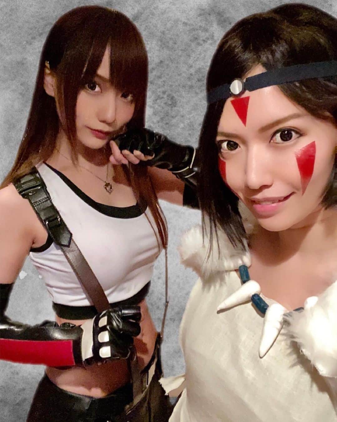 のインスタグラム：「ハロウィンカバー動画はハロウィンが過ぎ去った後に公開する事になりますが、お先に友達とひっそりコスプレして飲む会。 1つ目は黒川さや花とFFのティファ&もののけ姫のサン。 なんの関連性もなく、お互いに好きなのやっただけ。笑 サンの衣装は良いのが売られていなくて自分で作りました。直前に急いで作ったからボンド臭が漂いました。笑 2つ目はかおりちゃんと鬼滅の刃の竈門禰豆子&栗花落カナヲ。 こちらはパッツンじゃないウィッグをパッツンにカットしたつもりが謎のざんぎり前髪になっていますがご愛嬌。 3つ目は鬼舞辻無惨の女擬態バージョン。アニメ26話の通称パワハラ会議の時の姿ですね。 これは怖すぎるとドン引きされましたがそれは褒め言葉ですよね…無惨様なので… 全部即席なのでサン以外は既製品で、またやる時はもうちょっとカスタムしてもうちょっと本物に寄せていきたいなと思います。 そんな感じで散々楽しんだ挙句、今日は仮装もコスプレもしません。てへ。 #ハロウィン #ハロウィンコスプレ  #もののけ姫コスプレ #FFコスプレ #鬼滅コスプレ  #鬼滅の刃コスプレ  #取り急ぎ #報告 #本来のハロウィンとは #全く関係ないコスプレ」