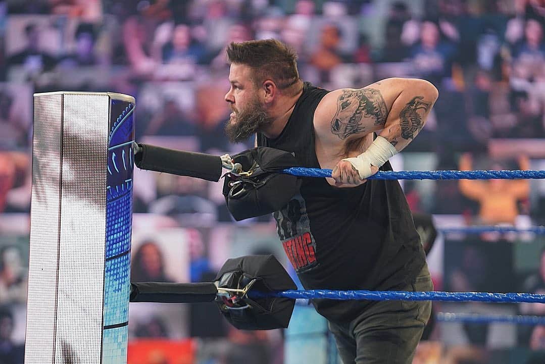 WWEさんのインスタグラム写真 - (WWEInstagram)「It’s official, #KevinOwens is the first member of the #SmackDown #SurvivorSeries team!」10月31日 9時38分 - wwe