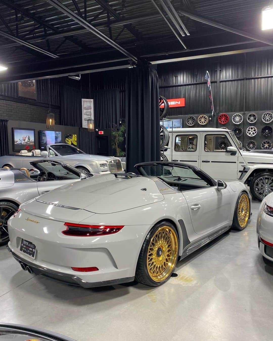 CarsWithoutLimitsさんのインスタグラム写真 - (CarsWithoutLimitsInstagram)「Life has been slow, until now. It’s time to get back to the track. Join us at the Hi-Performance Expo, November 1-  3 at COTA in Austin, TX. https://hiperformanceexpo.com/  _ ✅ @optimabatteries  _ 📷 @shaw416 #carswithoutlimits #porsche #911 #speedster」10月31日 9時47分 - carswithoutlimits