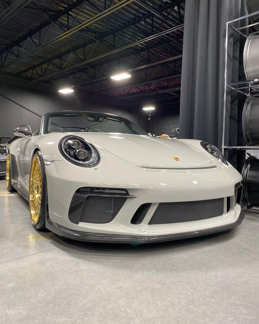 CarsWithoutLimitsさんのインスタグラム写真 - (CarsWithoutLimitsInstagram)「Life has been slow, until now. It’s time to get back to the track. Join us at the Hi-Performance Expo, November 1-  3 at COTA in Austin, TX. https://hiperformanceexpo.com/  _ ✅ @optimabatteries  _ 📷 @shaw416 #carswithoutlimits #porsche #911 #speedster」10月31日 9時47分 - carswithoutlimits