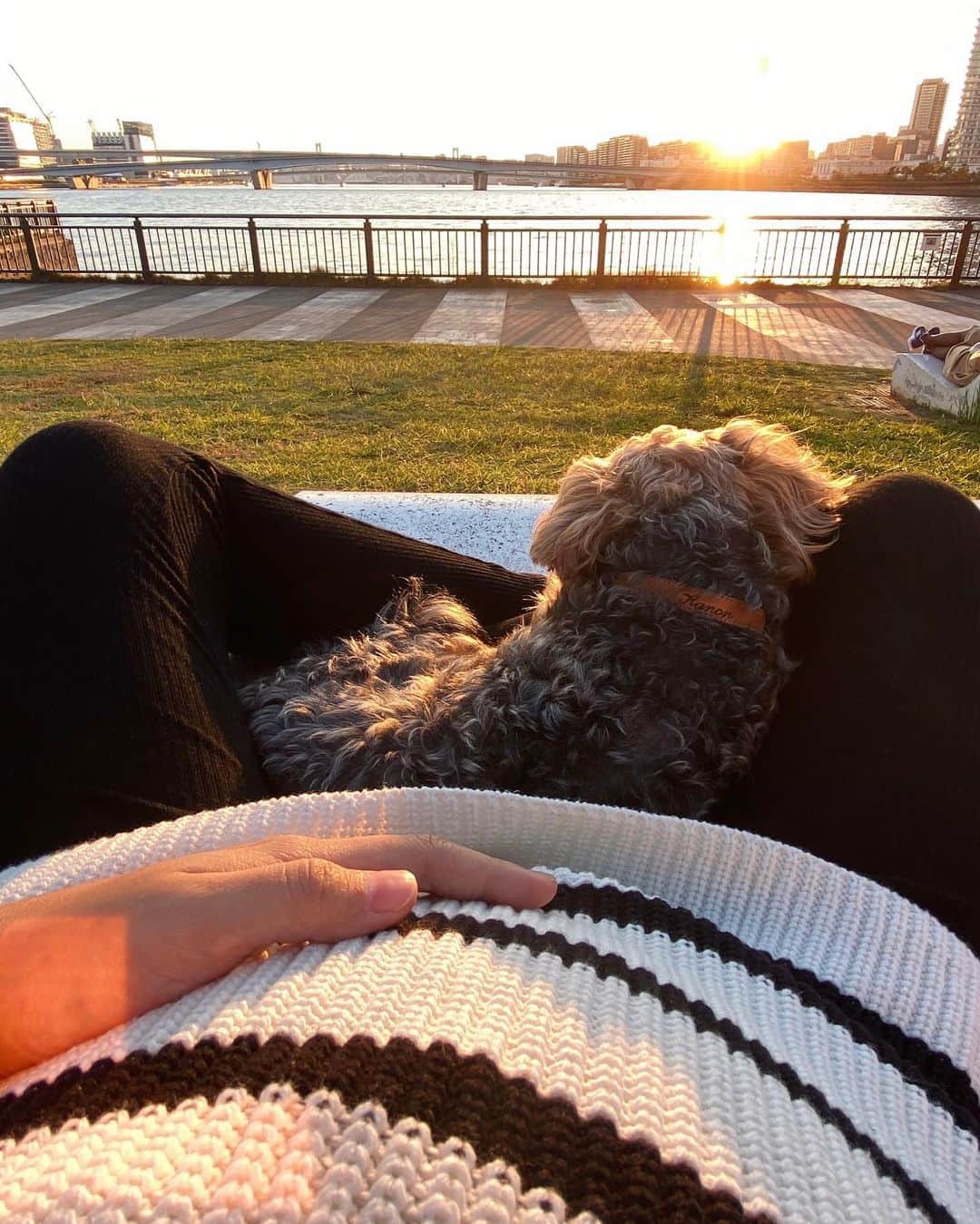 恵里花のインスタグラム：「今まで一緒にみてきたこの空も﻿ 来年にはどう変わっているのかな✨💭」
