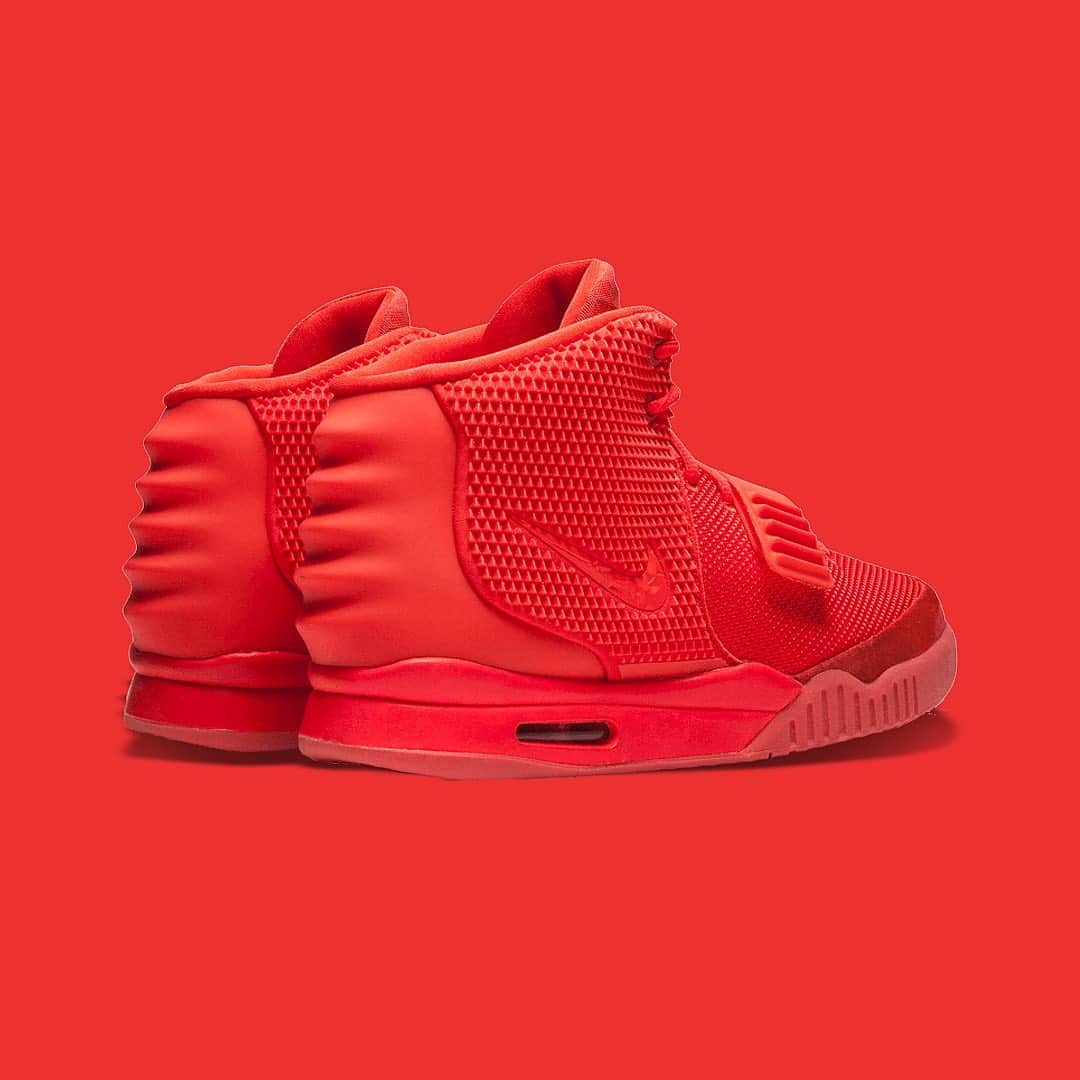 shoes ????さんのインスタグラム写真 - (shoes ????Instagram)「As October comes to a close, it’s fitting to take a look back on one of the most iconic sneakers in the last decade 🩸  The Nike Air Yeezy 2 Red October dropped back in 2014 and consistently resells around $10k to this day, making it one of @stockx most expensive sneakers. 👟   The much anticipated Air Yeezy 2 would turn out to be Kanye’s final Nike collab before joining Adidas and changing shoes forever.」10月31日 10時07分 - shoes