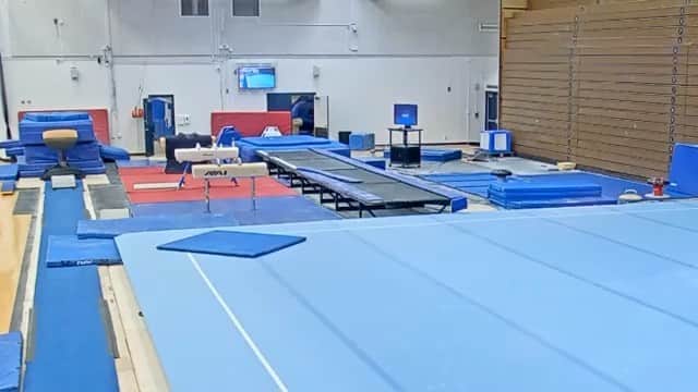 のインスタグラム：「Incredible 🤯 - Repost from @eddie_penev • I finally put it on the hard floor! 👊🏼 I’ve trained this insane pass for years so to make so much progress at this point in my career, shows me that anything is possible if you work your butt off and believe in your abilities! 💯 (now I gotta work on containing the power 💥) #gymvid #whiphalf #zapata」