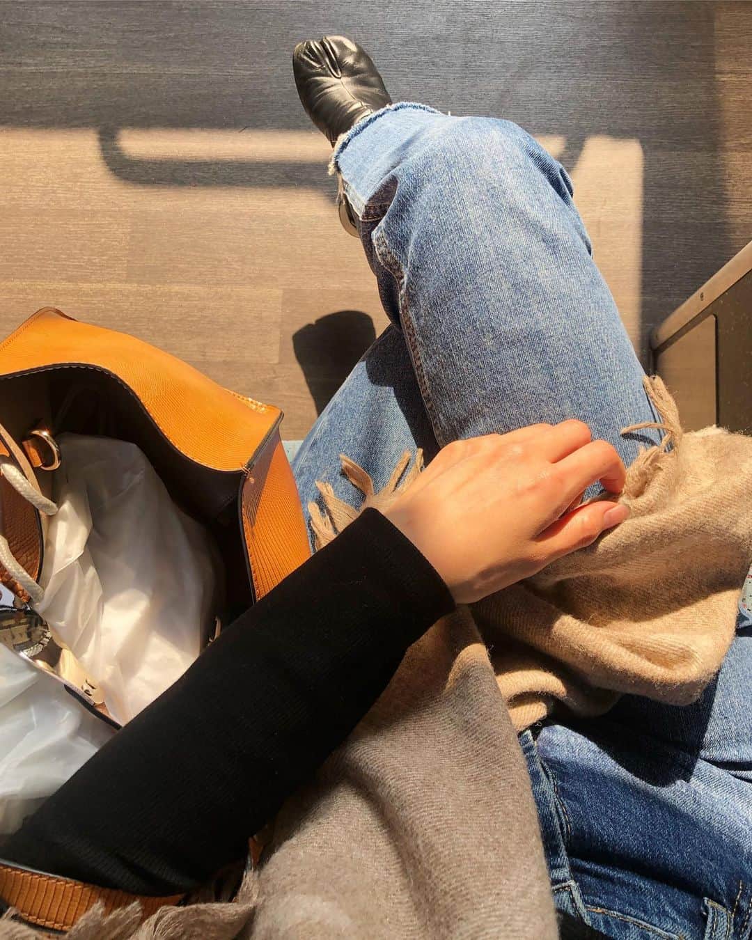 のインスタグラム：「. 冬の色味のバランス 🤍 #hamada_diary」