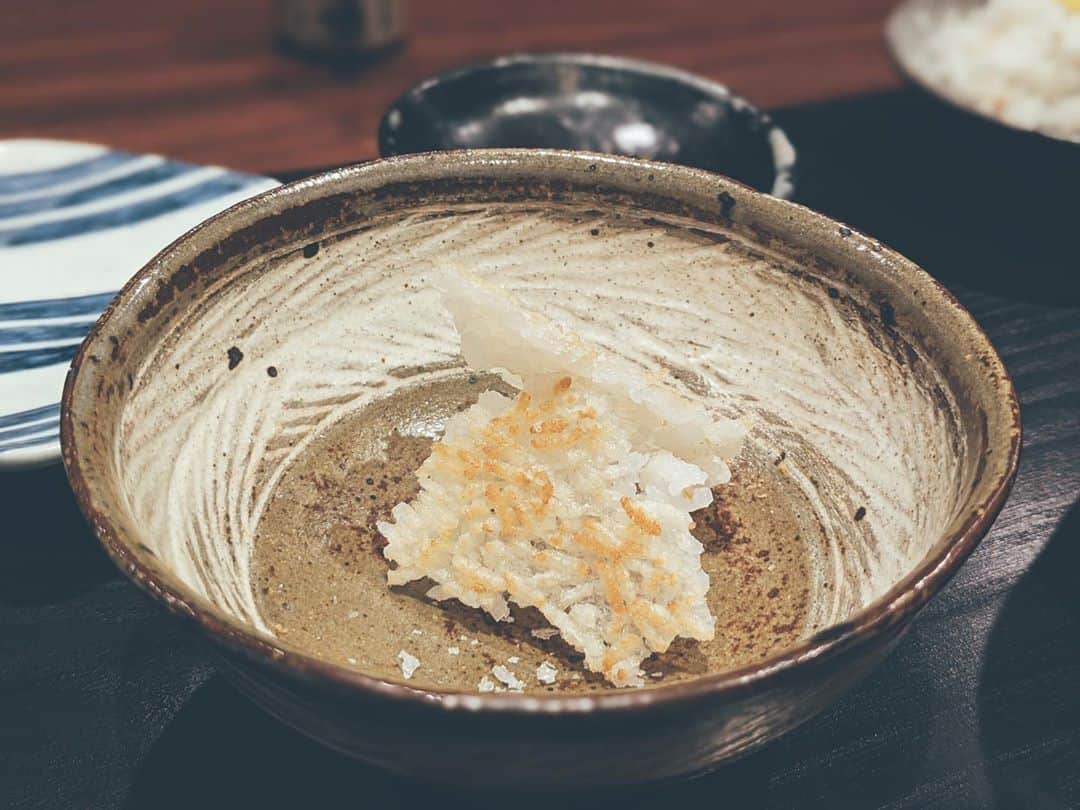 藤田敦子さんのインスタグラム写真 - (藤田敦子Instagram)「ㅤ 関西に行く前日に決めた行き先の一つがここ、朝食喜心。 ㅤ 帰ってきたら実家で朝ご飯を食べてたから もちろん行ったことなかったんやけど 運良くお友達が予約してくれて、 行くことができたのでする😉 ㅤ 大好きな白米が進む進む、おかずの数々。 和食好きとしては、こういう朝ごはんを 毎日誰かに出してもらって食べれるなら、 毎朝、朝ごはん食べるわぁーと思った🤤 こんな丁寧に家でなかなかできひんし もう少しゆとり持って生活したい、と 改めて感じました🙏 ㅤ へしこの横に乗ってる糠が最強に美味しくて 糠床引っ張り出すかなぁ(みるの怖い)なんて🤔 ゆとりないとぬか床にも手をかけてあげられない。 最近の自分の生活が整ってないことに 気づいてしまった、良い機会となりました🙏」10月31日 10時28分 - blenda0305