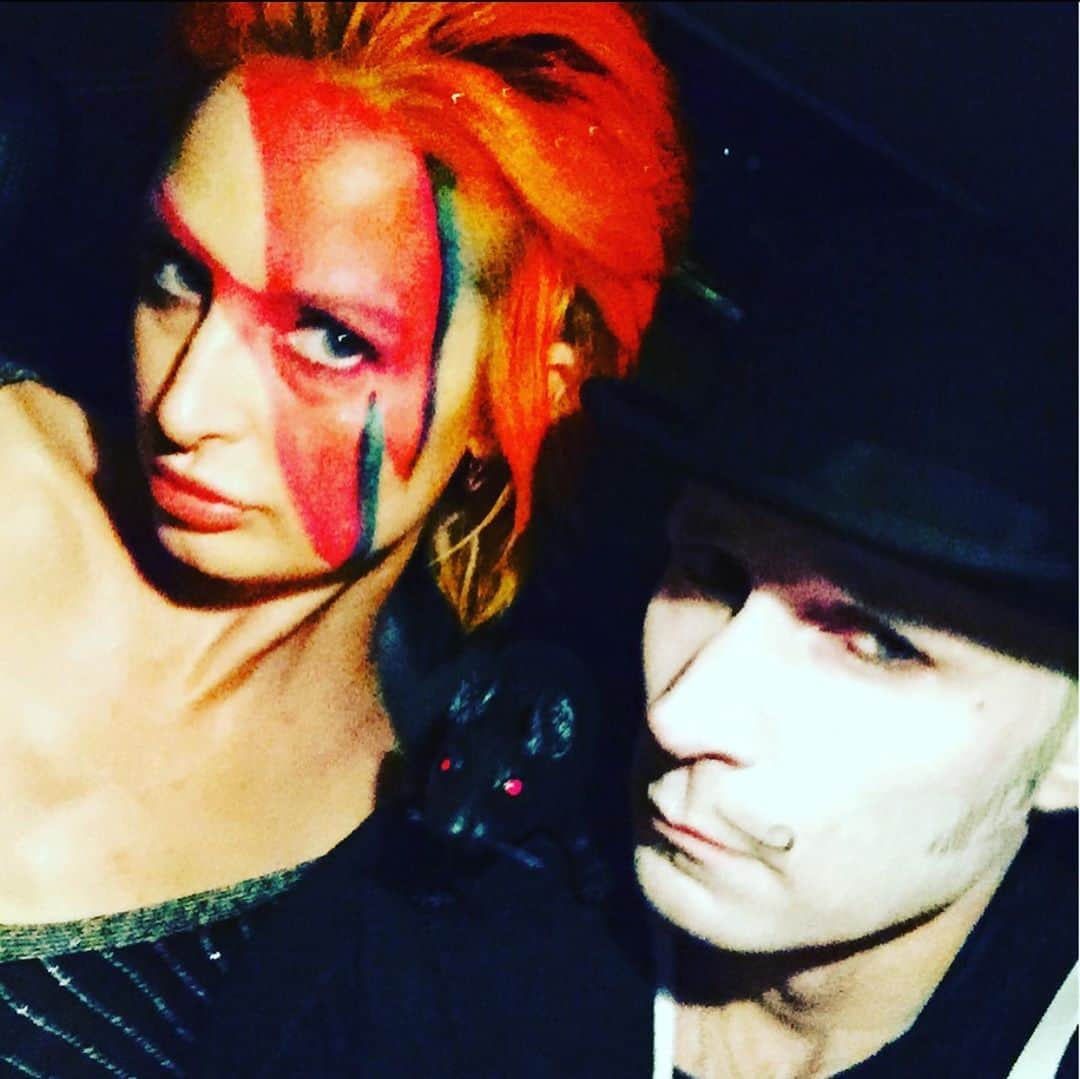 マイク・ダーントさんのインスタグラム写真 - (マイク・ダーントInstagram)「Are you all ready for  Hellaween? 🤘🏽 😈😷👽🎃👻」10月31日 10時38分 - mikedirnt