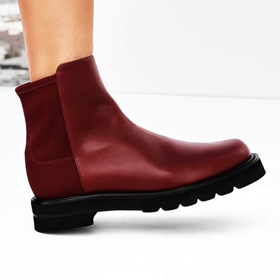 のインスタグラム：「You told us you love a good bootie: Behold, the ankle boot version of our #5050LIFT boot is here. Meet the #5050LIFTBOOTIE, the latest addition to the new LIFT Lug Sole Collection. Now on stuartweitzman.com. #LiftYourselfUp #StuartWeitzman」