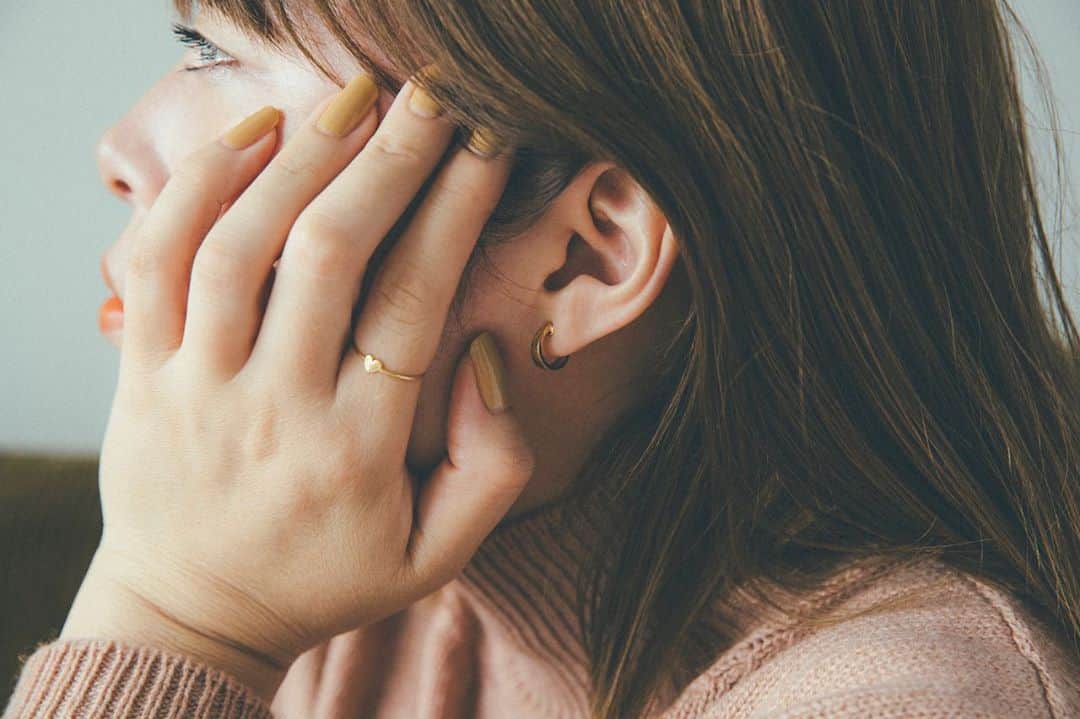 まつだみらいのインスタグラム：「Hanako SDGs特集にて取材して頂いております。  取材を受けることで、 無意識にしていたことがサスティナブルに繋がることだったりも知れました。  SDGsにおいて私ができること、これから取り組みたいこと。 素敵なお写真と共にお話ししております。  是非ご覧ください🌏✨ @hanako_magazine   photo/ @tokyojorkphotogram」