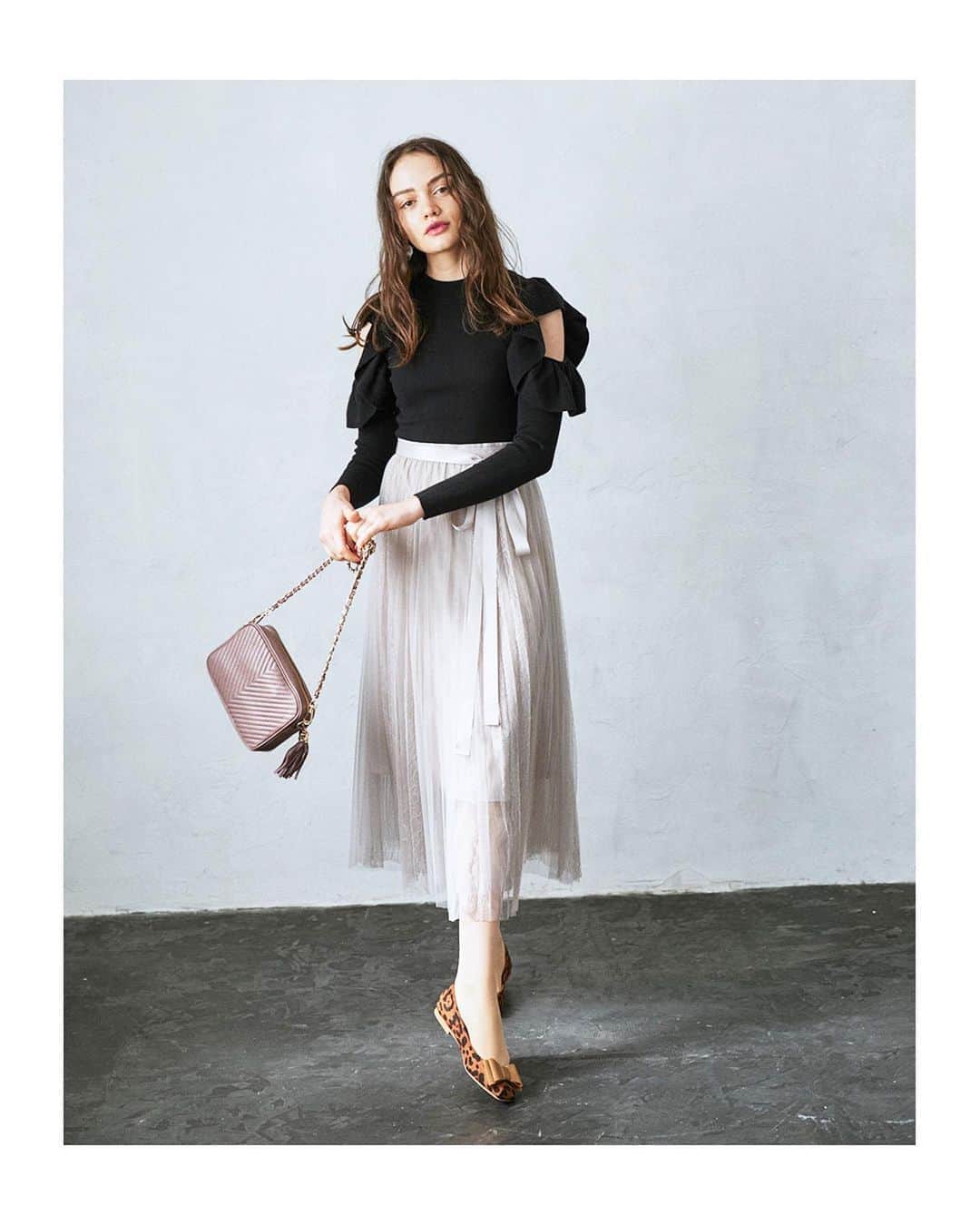 のインスタグラム：「#RECOMMEND #ECLIN . ✔︎オープンショルダーフリルニット 販売中 . ONLINE STOREはTOPのURLよりご確認頂けます。」