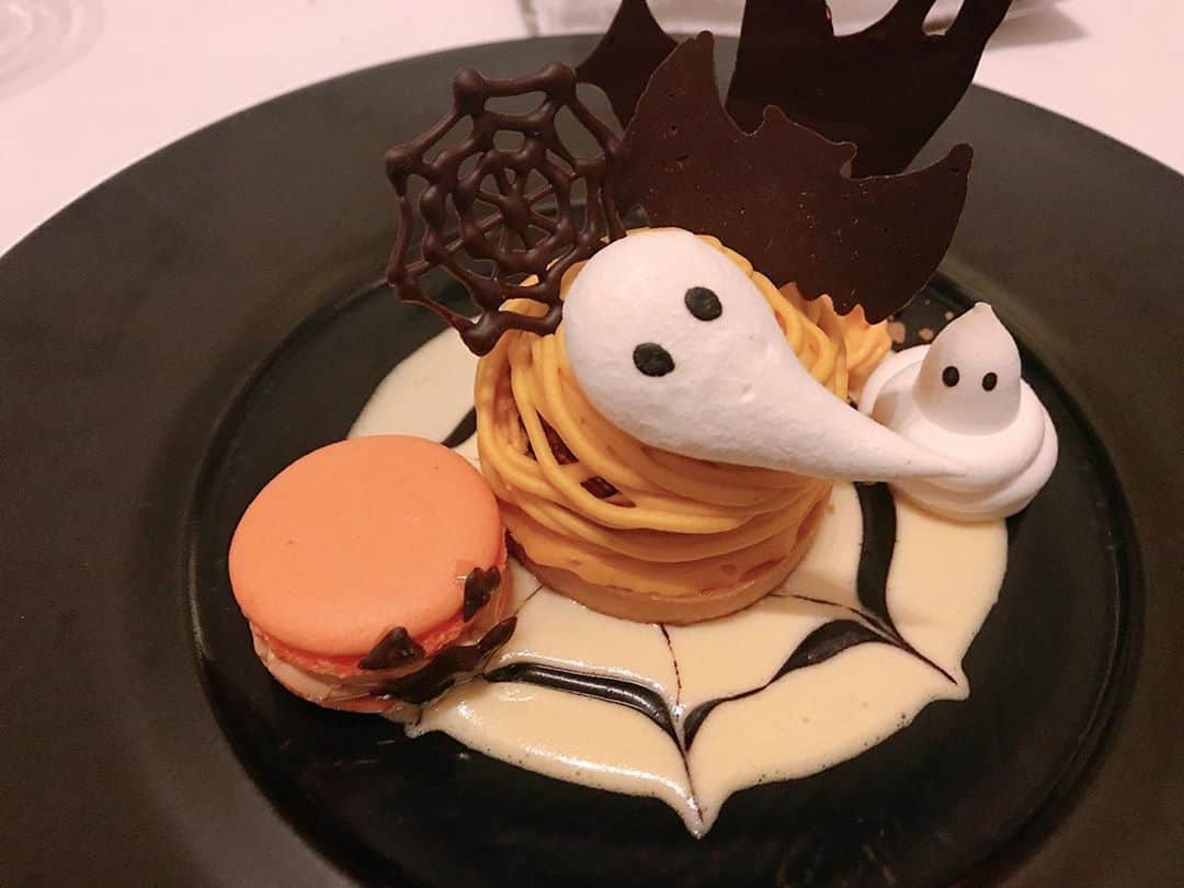 のインスタグラム：「ハロウィン🎃 だからと言って特に何するわけでもないけれど💡 Halloweenだからデザートが可愛かった🤤👻✨ はっぴーはろうぃん🧡 皆さま良い1日を❤︎ #halloween #ハロウィン #かぼちゃおばけ #🎃 #trickortreat🎃 #haveaniceday」