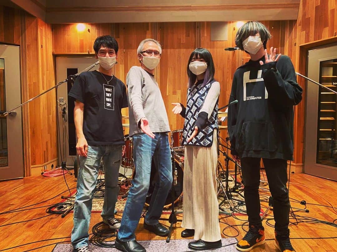yuxuki wagaのインスタグラム：「先日はrionosちゃんRECで春ぶり？にレコスタで録音でした。 しかもDrums佐野康夫さん、Bass渡辺等さんというレジェンドお二人と。贅沢な時間だったなー。 やっぱり音楽は楽しい。」