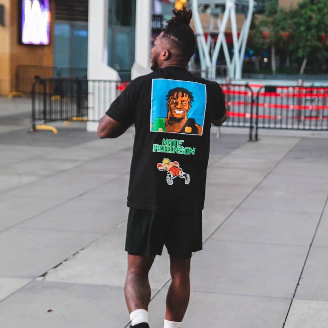 ネイト・ロビンソンさんのインスタグラム写真 - (ネイト・ロビンソンInstagram)「Fight Night Tees NOW AVAILABLE on @holdatclothing . Link in bio #holdat」10月31日 11時00分 - naterobinson