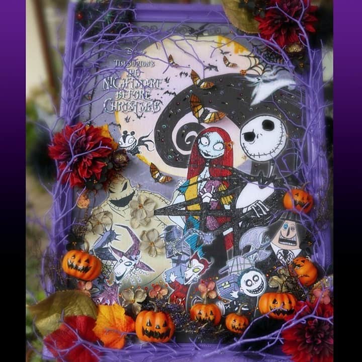 パズルデコレーション公式 エポック社のインスタグラム：「・ 🎃ハッピーハロウィン🎃  デレコーションができる布のパズル「パズデコ」は、くみ上げたパズルに、オリジナルのデコレーションを楽しめるジグソーパズル！  かぼちゃやコウモリなどでデコレーションすれば、ハロウィンにぴったりな作品に大変身！ 皆さんも、パズデコで季節に合わせた作品を作ってみてくださいね。 © Disney  #パズルデコレーション #パズデコ #パズル #puzzdeco #puzzle #ジグソーパズル #デコレーション #デコ #ハンドメイド #ディズニー #ハロウィン #halloween  #ナイトメアビフォアクリスマス」