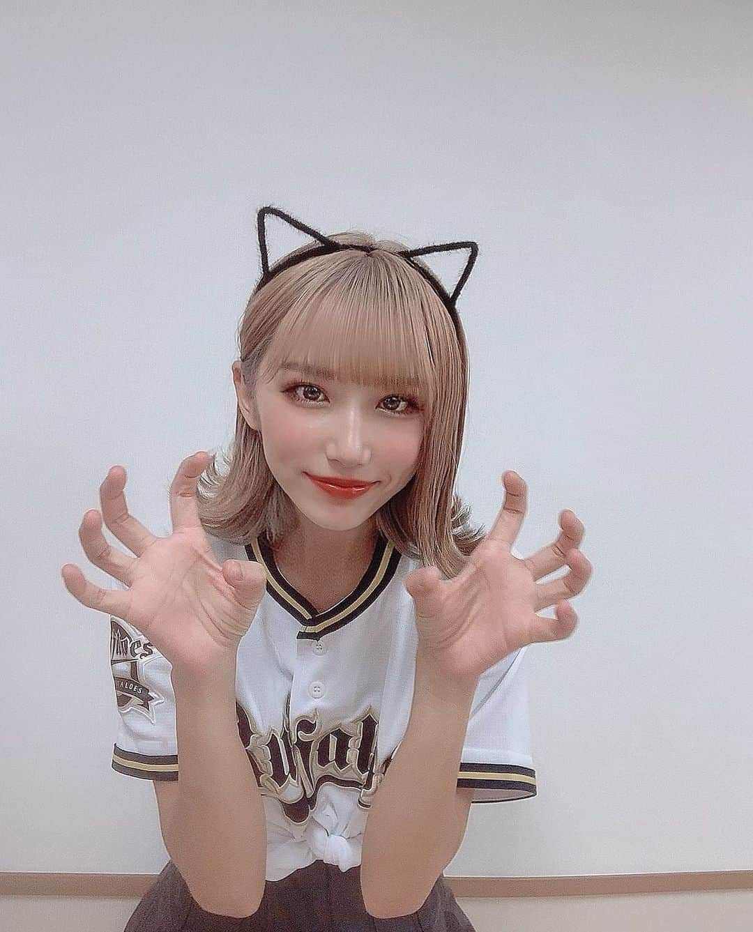 MOEKAさんのインスタグラム写真 - (MOEKAInstagram)「﻿ ﻿ ハロウィン仕様のわたし。PART③﻿ ﻿ ﻿ ﻿ ﻿ happy Halloween！！🎃﻿ ﻿ ﻿ ﻿ ﻿  #Bs2020 #buffaloes #ORIX #bsgirls #moeka_357 #moeka #bsg #orixbuffaloes #얼짱 #좋아요그램 #일상 #패션 #코디 #일상룩 #赞 #粉我 #漂亮 #얼짱 #셀피 #한국여행 #オルチャン #얼스타그램　#카페스타그램  #ハイトーンヘア #韓国メイク #韓国ヘアー #オルチャンメイク  #おしゃれさんと繋がりたい #切りっぱなしボブ #オルチャンヘア #タンバルモリ」10月31日 11時10分 - moeka_bsgirls_357