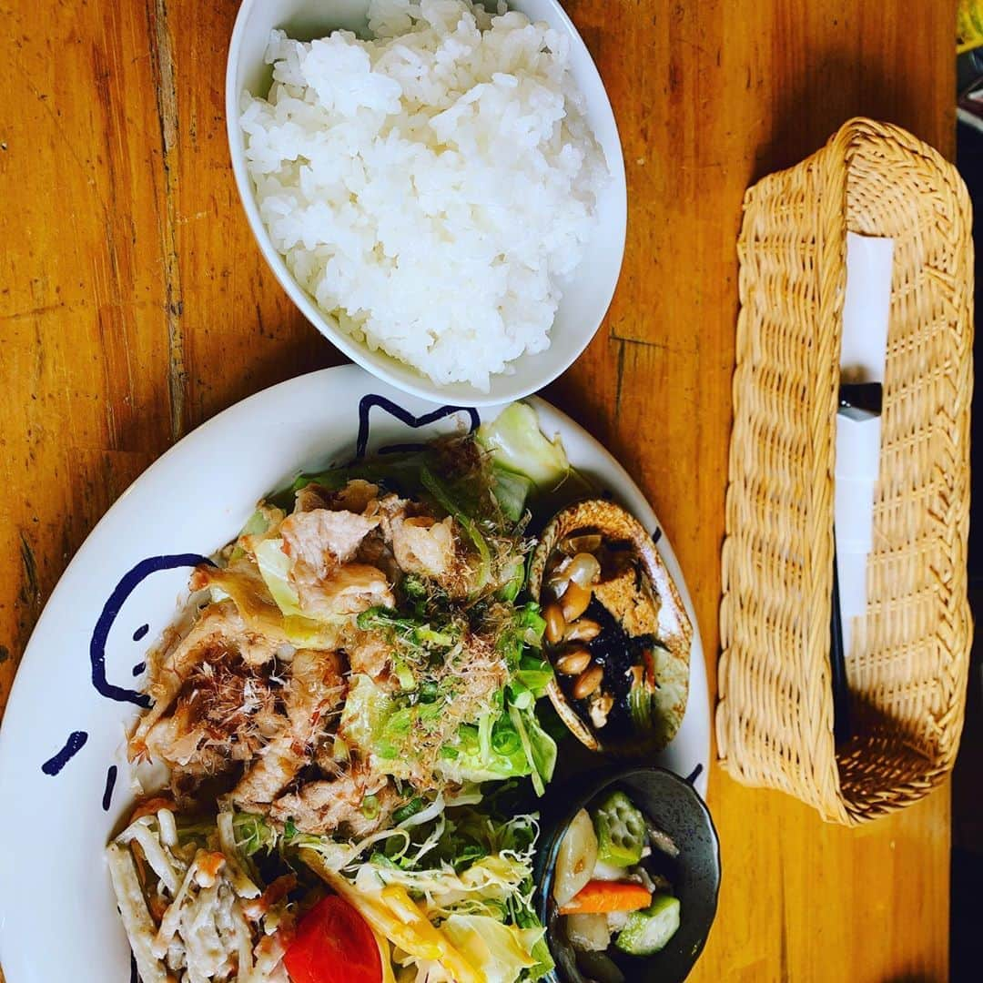 HIROさんのインスタグラム写真 - (HIROInstagram)「ペンキ塗り休憩でスハネフランチ😁 #雑賀崎 #和歌山市 #休憩 #ペンキ塗り  #ランチ #昼ごはん #鉄道カフェ #スハネフ #和歌山県イメージボーイ」10月31日 16時42分 - hiro19770420