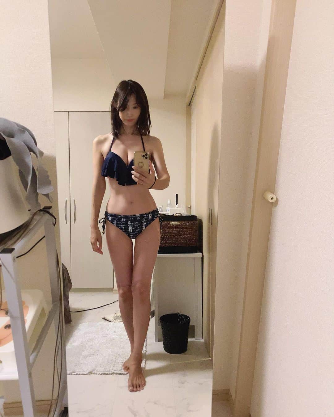 のインスタグラム：「〜プレゼント企画🎁〜 11月もエステサロン @more.beaute0716 さんのプレゼント企画あります😉✨  詳しいことはまた後日、お伝えするねー  私も予約入れました😊 久しぶりにサイズ採寸してもらおうかな… 採寸すると思うと意識するからね、そうじゃないとすぐ怠けてしまう😂笑  #エステティック #エステサロン #エステ #くびれ #くびれ作り #ウエスト #お腹 #お腹痩せ #エステ #表参道 #明治神宮前 #プレゼント企画 #部分痩せ #産後ダイエット」