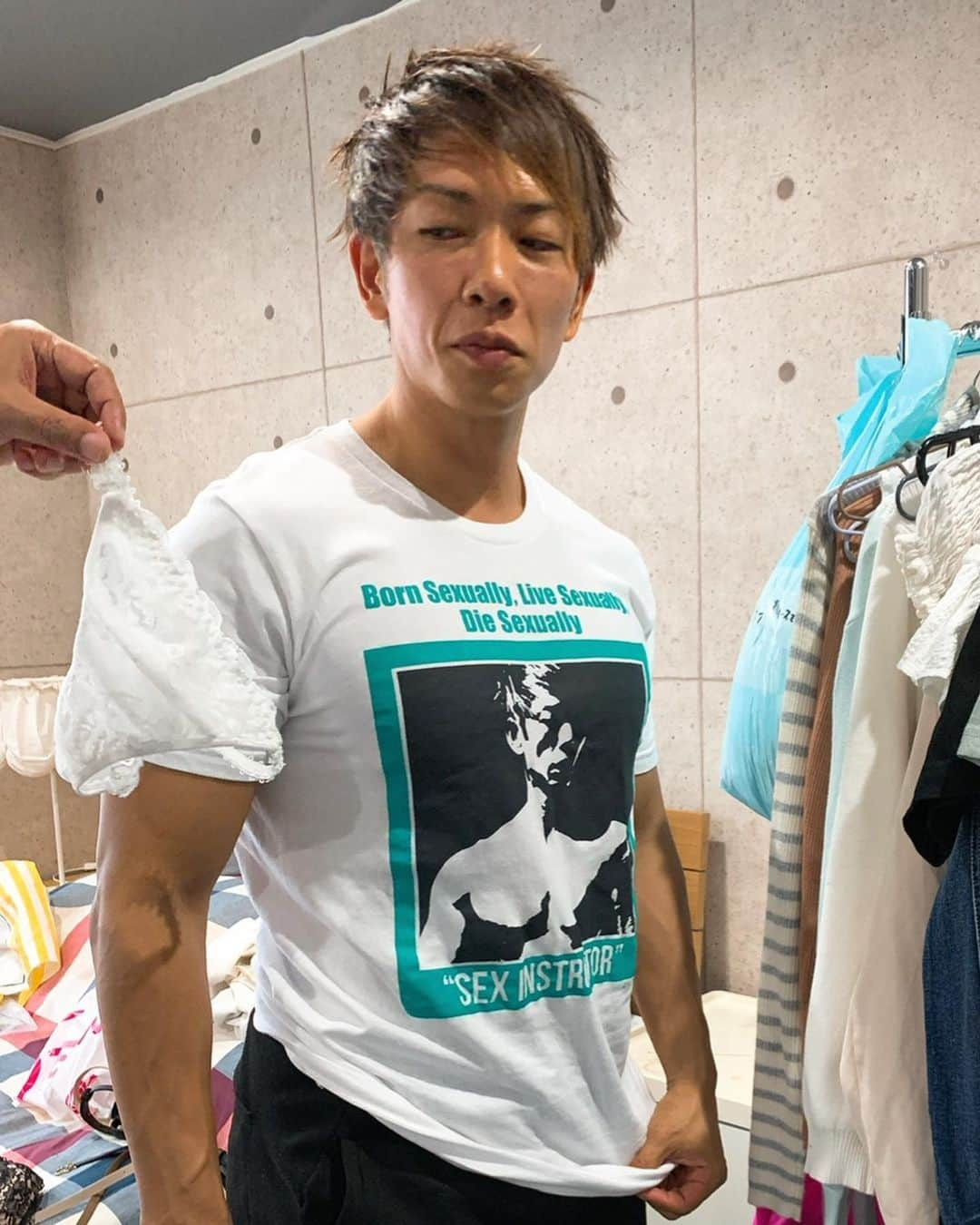 しみけんさんのインスタグラム写真 - (しみけんInstagram)「10/30 18時〜数量限定で「しみジャクソンTシャツ」販売開始です！﻿ ﻿ shimi-jackson.com﻿ ﻿ ・69 Tシャツ﻿ ・SEX instructor Tシャツ﻿ ・愛の国スキンデレラ城Tシャツ﻿ ・よく見たらペニスTシャツ﻿ ﻿ アパレルメーカーさんとのコラボなのでTシャツの形がカッコいいし、話のネタにもなる😊﻿  ぜひ！！ ﻿ #shimi_jackson #しみジャクソン #スキンデレラ城」10月31日 11時24分 - avshimiken