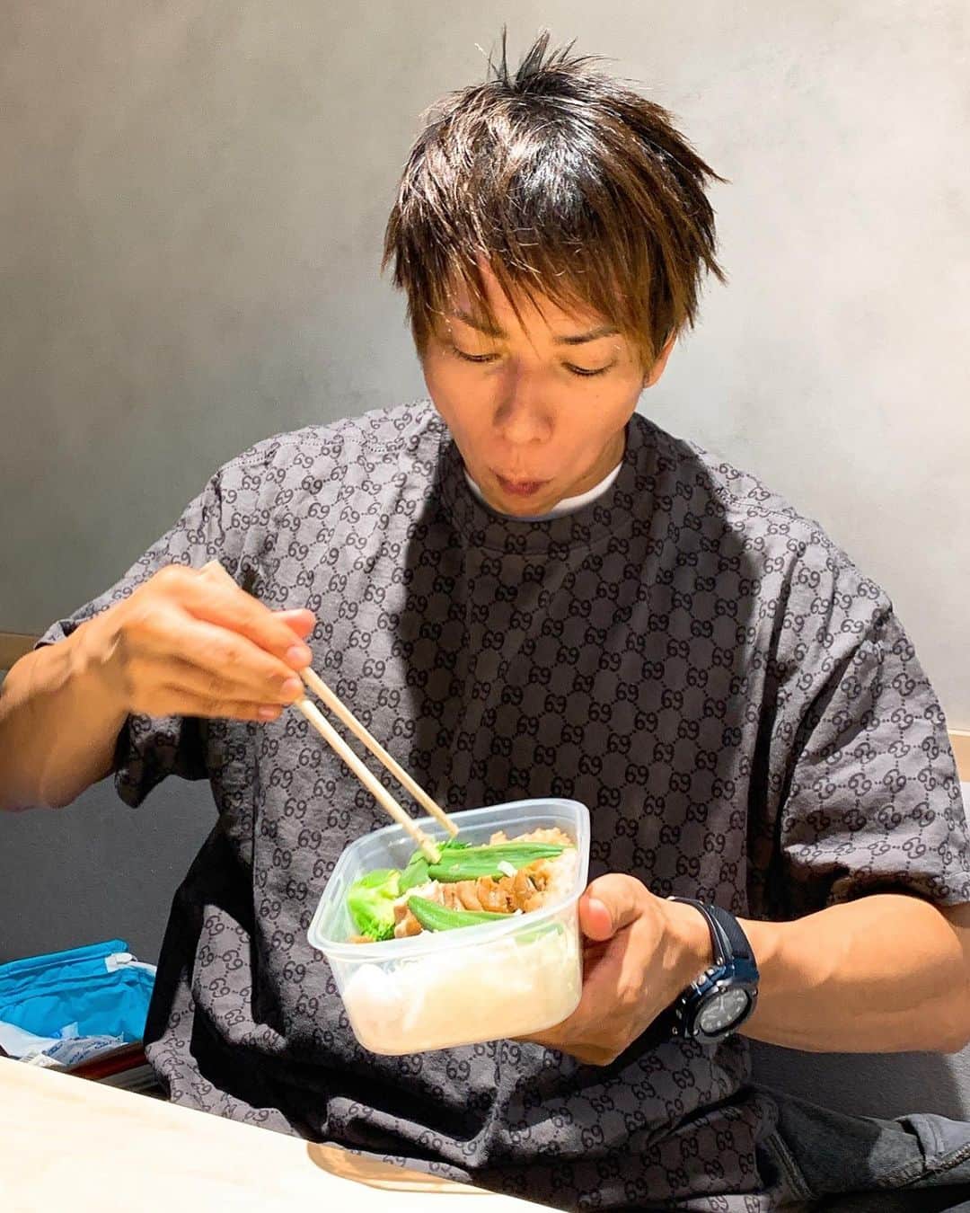 しみけんのインスタグラム：「10/30 18時〜数量限定で「しみジャクソンTシャツ」販売開始です！﻿ ﻿ shimi-jackson.com﻿ ﻿ ・69 Tシャツ﻿ ・SEX instructor Tシャツ﻿ ・愛の国スキンデレラ城Tシャツ﻿ ・よく見たらペニスTシャツ﻿ ﻿ アパレルメーカーさんとのコラボなのでTシャツの形がカッコいいし、話のネタにもなる😊﻿  ぜひ！！ ﻿ #shimi_jackson #しみジャクソン #スキンデレラ城」