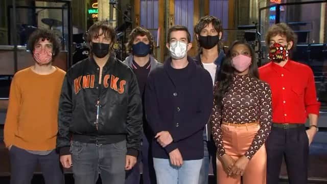 アマンダ・デ・カディネットのインスタグラム：「Only reason you could get me to leave L.A in a pandemic is for this ... #TheStrokes #SaturdayNightLive #MrV」