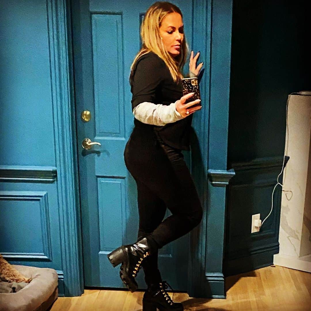 のインスタグラム：「i wore these old ass gucci boots to dinner tonight.  might not seem like a big deal to you but its the first time since my accident in nov 2019 that i have been able to walk in anything other than a sneaker.  if i wasnt such a G i might literally weep.  #itsBeenALongRoad」