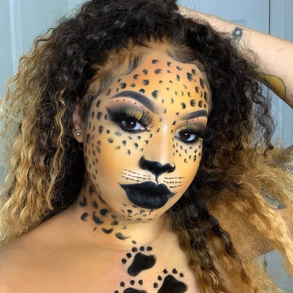 Benefit Cosmeticsさんのインスタグラム写真 - (Benefit CosmeticsInstagram)「SPOTTED: @slaybyciara looking fierce as a leopard 🔥 She defines her brows to perfection with our #preciselymybrowpencil in shade 4.5! #regram #friendswithbenefit」10月31日 11時36分 - benefitcosmetics