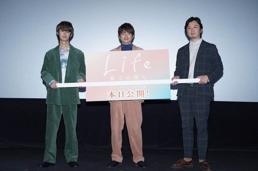 白洲迅さんのインスタグラム写真 - (白洲迅Instagram)「『Life 線上の僕ら』ディレクターズカット版が、昨日シネマート新宿にて公開されました！ 初日舞台挨拶に来てくれた皆さん、本当にありがとうございました。 皆さんのお顔を直接見ることができて嬉しかった。 先取りサプライズで誕生日も祝っていただきました🌹 ありがとうございました😭 仙台のチネ・ラヴィータでも上映中です！ 是非スクリーンでご覧ください📽 #life線上の僕ら  #シネマート新宿 #チネラヴィータ」10月31日 11時48分 - jin_shirasu_official