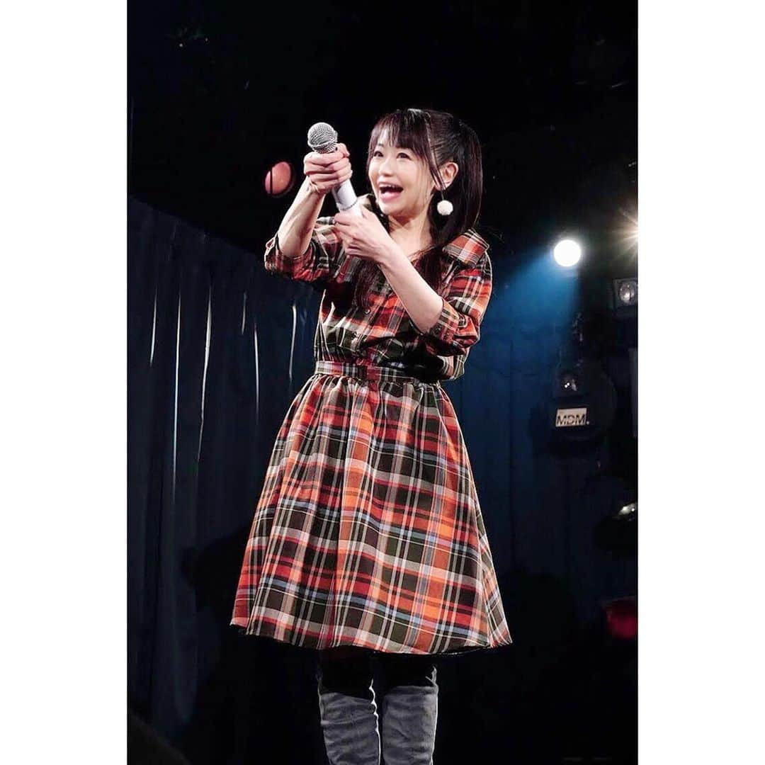 水野愛日さんのインスタグラム写真 - (水野愛日Instagram)「ライブ｢Merry Go Roundvol.4｣  森下純菜ちゃん、秋野ひとみちゃんとのコラボ｢With You｣  オープニングMC  純菜ちゃんとのコラボ｢渚の……｣  のときの衣装  チェック柄で揃えました 春に用意したものだったけど はからずも秋にピッタリな色合いのチェック 笑  #水野愛日 #大人アイドル #アイドルライブ #アイドル衣装 #チェックワンピース #チェックワンピースコーデ #45歳アイドル #うしろゆびさされ組 #懐かしのアイドル #懐かしのアイドルソング #おニャン子クラブ   #レディアゼル #レディアゼルワンピース #レディアゼルコーデ #radyazel」10月31日 11時49分 - mizunomanabi