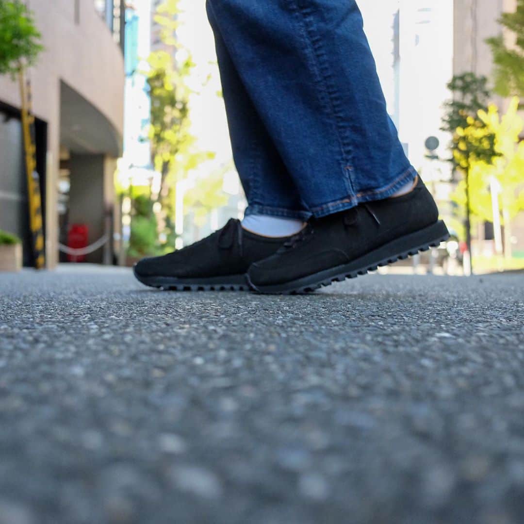 struct by blueover さんのインスタグラム写真 - (struct by blueover Instagram)「blueover 2020AWの最後を飾るのは、クラシカルな顔立ちにトレイルソールのボリューム感が人気SHORTY.TRのオールブラック！ソールまで黒で統一された、大人が履けるランニングスニーカー爆誕です！というわけで、本日よる8時までオープン！どうぞごひいきに〜 ‪- #struct #ストラクト #blueover #ブルーオーバー #スニーカー #革靴 #kicks #sneakers #shoes #日本製 #madeinjapan」10月31日 11時53分 - blueover_struct