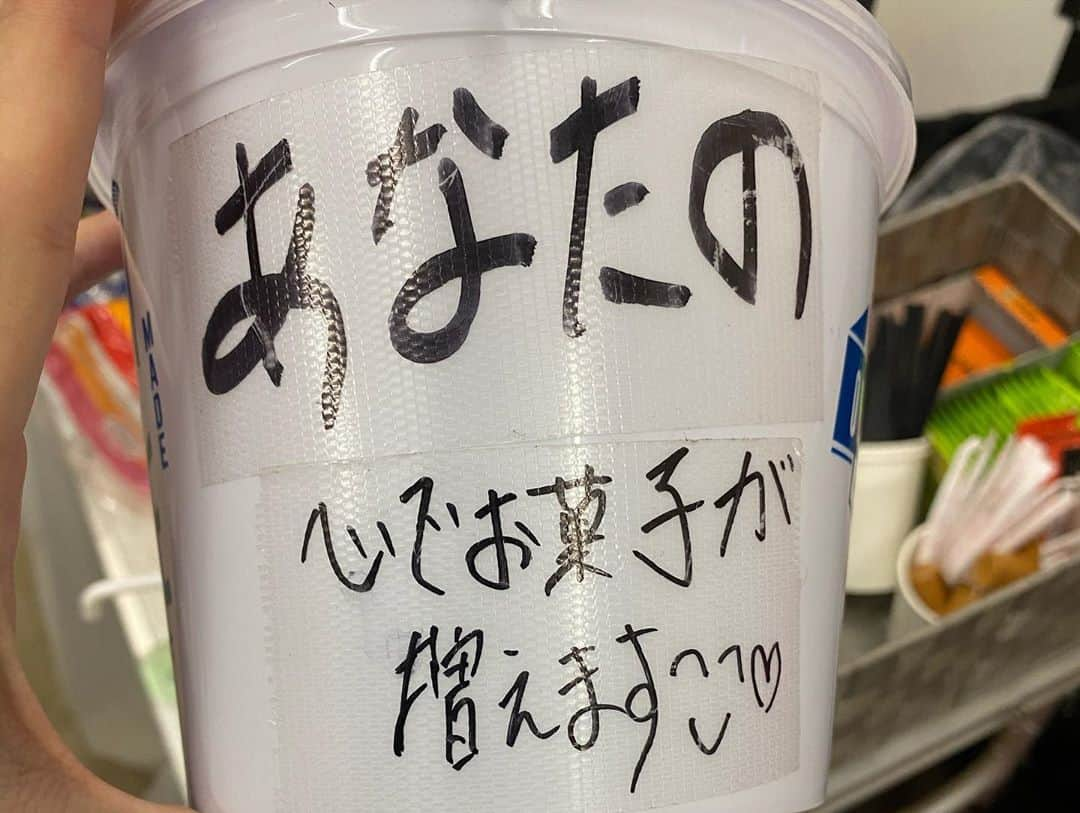 細田佳央太さんのインスタグラム写真 - (細田佳央太Instagram)「*** 本日23:40〜『さくらの親子丼』 第3話です！  現場にあった可愛らしい募金箱。 お菓子募金というそうです🍘 あなたの心でお菓子が増えます  #さくらの親子丼」10月31日 12時04分 - kanata_hosoda_official