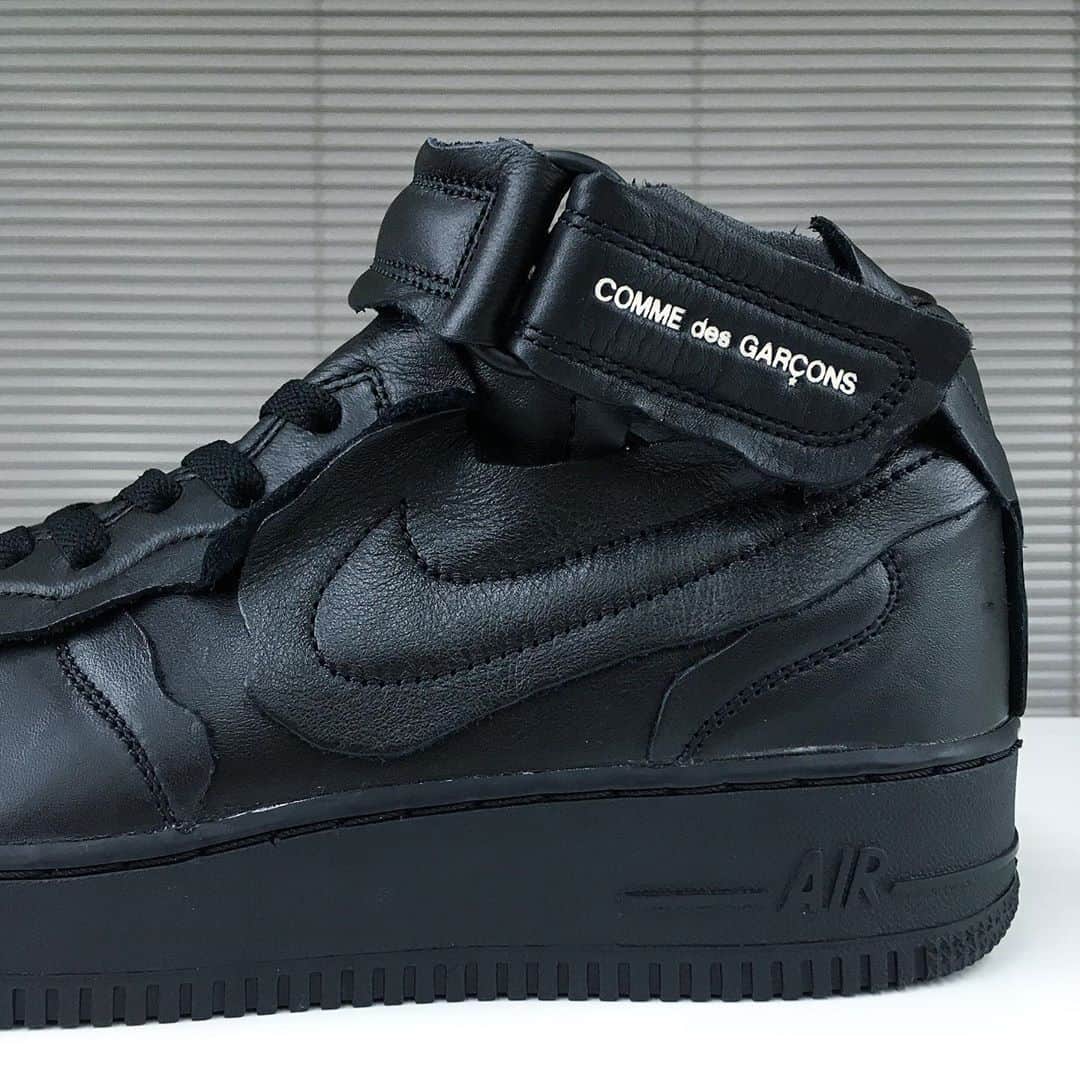 のインスタグラム：「20AW COMME des GARÇONS×NIKE AIR FORCE 1 has arrived at ELIMINATOR. . ▪︎Price : ¥32,000 ( without tax ) . #commedesgarcons #commedesgarconshommeplus #reikawakubo #aw20 #aw2020collection #20aw #newcollection #menswear #mensstyle #mensfashion #anti #punk #art #eliminator #tokyo #daikanyama #limitededition #spirit」
