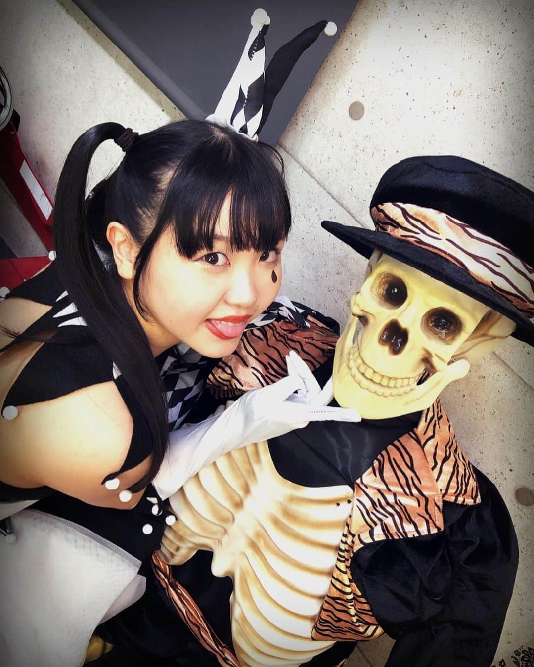 鈴芽さんのインスタグラム写真 - (鈴芽Instagram)「. Happy Halloween🖤👻🕸🦇 Trick or Treat …？🎃」10月31日 11時59分 - suzume_tjpw