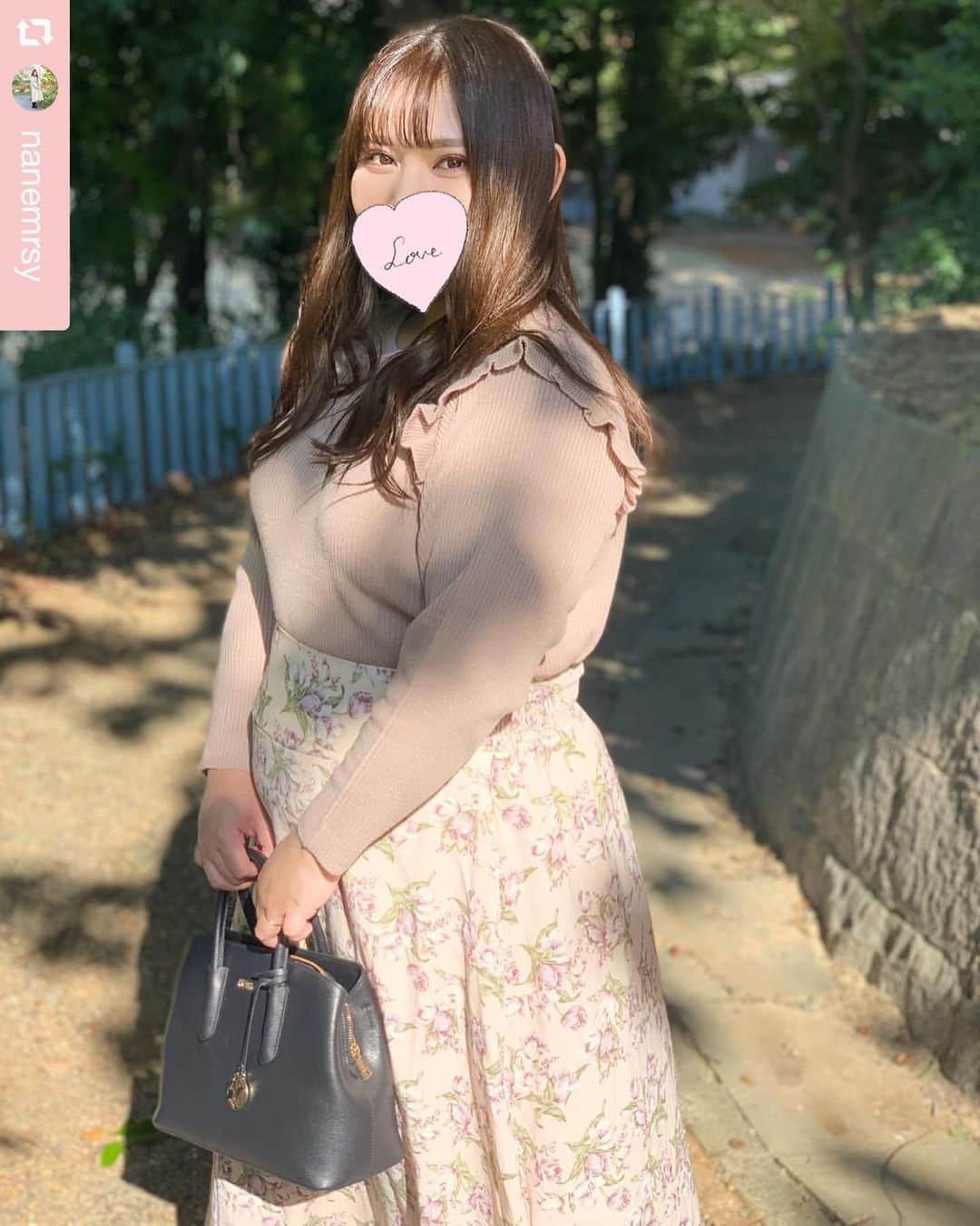 【公式】noannuさんのインスタグラム写真 - (【公式】noannuInstagram)「. 先日ご紹介させていただいた. 大人気のノアンヌのニットで、 可愛くコーディネートいただきました😍👏  . ＊肩フリルリブニットプルオーバー. 品番: 2280005  1,880円＋tax. . 大人気の肩フリルニット💓 . 肩フリルで可愛さポイントがありますが. スカートにもパンツにも合わせやすく、 いろんなコーディネートを. 楽しんでいただけます😄✨ . きれいなカラーの花柄スカートとの. ガーリーなコーディネート可愛いですね❤️ . こちらのニットは、11月3日まで. オンラインショップでも販売中💁‍♀️ .  #repost @nanemrsy via @PhotoAroundApp  ♡﻿ ﻿ ﻿ 今日はとっても天気が良かったのでお昼前に散歩にいきました🥰﻿ ﻿ 最近購入したノアンヌさんのニットが本当に着回ししやすくてお気に入りです✨﻿ スカートは以前ababで購入したものです💕﻿ ﻿ このくらいの気温が一番過ごしやすいですね😊﻿ ﻿ ﻿ 一駅分くらい歩いたらお腹減ってしまって🤣﻿ スープカレーを食べましたww(3枚目)﻿ 散歩のつもりがランチになってしまいましたw﻿ ﻿ 14時半からセクゾの生配信だったので急いで帰ってきました💨﻿ 18時からまた夜公演が始まるので楽しみです🥺🧡﻿ ﻿ ﻿ #ぽわじょアンバサダー第１期﻿ #ぽわじょアンバサダー﻿ #ぽわじょ﻿ #ぽわんコーデ﻿ #プラスサイズ#ぽっちゃり#ぽっちゃりコーデ#ぽっちゃりファッション#プラスサイズコーデ﻿ #ぽっちゃりさんと仲良くなりたい#ぽっちゃりさんと繋がりたい#ラファコーデ#ノアンヌ#noannu﻿ #plussizefashion#plussize#curvy#curvyfashion#chubbygirls  .  #noannu . をつけてコーデを投稿して頂くと. こちらでも紹介させて頂きます🥰 . 皆さんの可愛いコーデ、 楽しみにしています🎵  . #フリルニット  #リブニット  #おしゃれな人と繋がりたい   #ぽっちゃりサイズのノアンヌ #コーデ #ファッション  #コーディネート #イオン #ぽっちゃりサイズのnoannu #aeon」10月31日 12時07分 - noannnu_jp