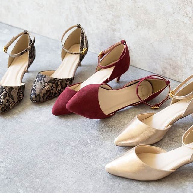 アウトレットシューズのインスタグラム：「.⁣ Outletshoesで大人気！💖⁣ ⁣ 365日しあわせパンプスから⁣ 4cmヒールver. が登場しました👏⁣ ⁣ 肌を見せすぎず隠し過ぎない⁣ セパレートデザインだから、オフィスにも最適♬⁣ ⁣ 足がむくんでも締め付けられないから、⁣ 朝から夜まで一日中お出かけする日にも強い味方✨⁣ ⁣ 新色と新サイズも仲間入りして⁣ あなたに合う一足が見つかること間違いなしです😘⁣ ⁣ —————————⁣ ☑365日しあわせ⁣ ストラップパンプス4cmヒールver. ⁣ ￥2,699(税込)⁣ 品番⁣ 公式：14117⁣ 楽天店：14117⁣ au店：343094055⁣ —————————⁣ ▶掲載アイテムはプロフィールのURLからご覧いただけます⁣ ⇨@outletshoes_official⁣ ⁣ ⁣ #outletshoes #アウトレットシューズ #R_fashion #ファッション部 #靴 #置き画くら部 #お洒落さんと繋がりたい #足元くら部 #おしゃれは足元から #fashion #pumps #ootd #コーデ #秋コーデ #パーティースタイル #きれいめコーデ #綺麗めファッション #オフィスコーディネート #olファッション #ママファッション #フォーマル #上品 #今日の足元 #パンプス #ストラップパンプス #セパレートパンプス #大人コーデ #大人かわいい #menue #メヌエ」