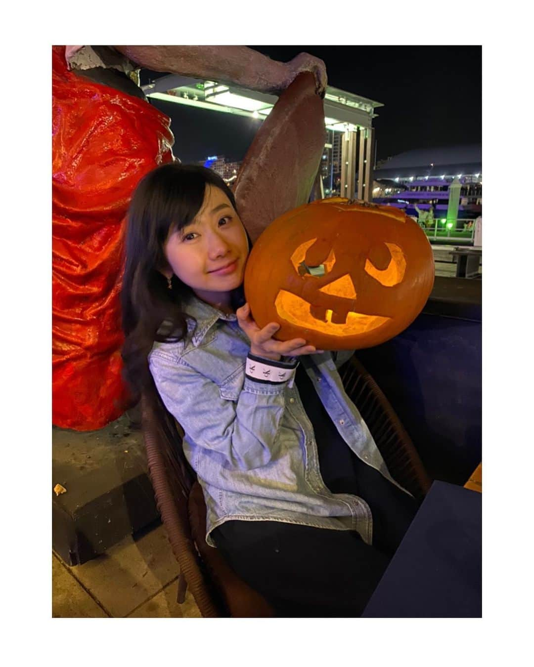 福原愛のインスタグラム：「去年UPしようとして忘れてたハロウィンの写真🎃 オーストラリアでお仕事した時の写真です🐨 皆さまハッピーハロウィン👻💛 去年要po忘記的萬聖節照片🎃 在澳洲工作的時候江紅隊領隊幫我拍的🥊 大家萬聖節快樂👻💛」