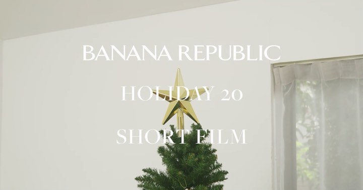 柴田翔平のインスタグラム：「Thank you @bananarepublic_jp  BANANA REPUBLIC HOLIDAY SHORT FILM feat NICA🎄🎥  いつも着ているお気に入りのブランド @bananarepublic_jp のショートフィルムを家族で撮影しましたー✌️ #bananarepublic #shortfilm #バナナリパブリック」