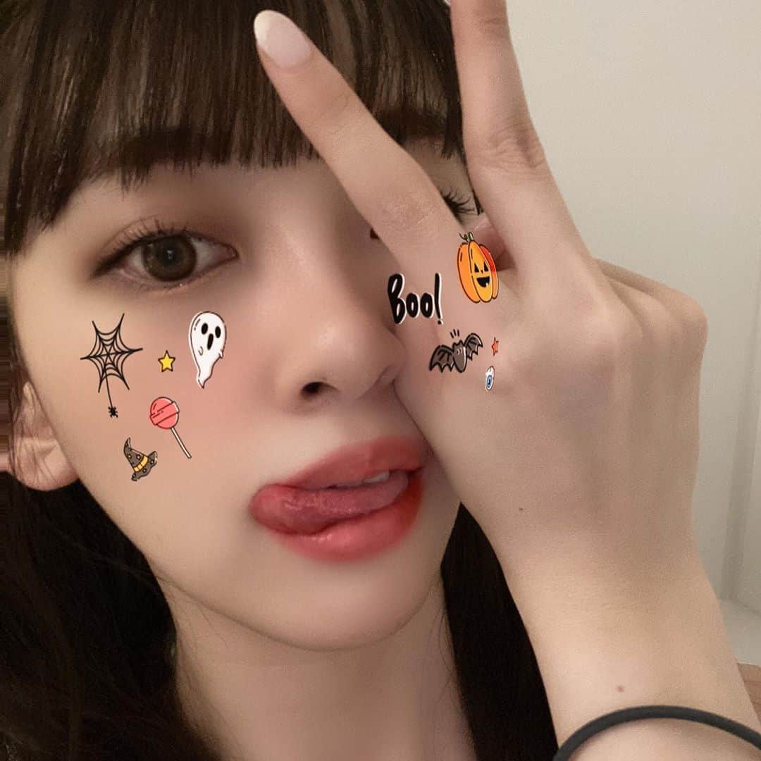 堀未央奈さんのインスタグラム写真 - (堀未央奈Instagram)「🧟‍♀️💙🤍  𝕙𝕒𝕡𝕡𝕪 ℍ𝕒𝕝𝕝𝕠𝕨𝕖𝕖𝕟  #アプリでハロウィン気分 #ハロウィンよりクリスマス派 #もうツリーを探し中 #乃木坂46 #堀未央奈」10月31日 12時25分 - horimiona_official